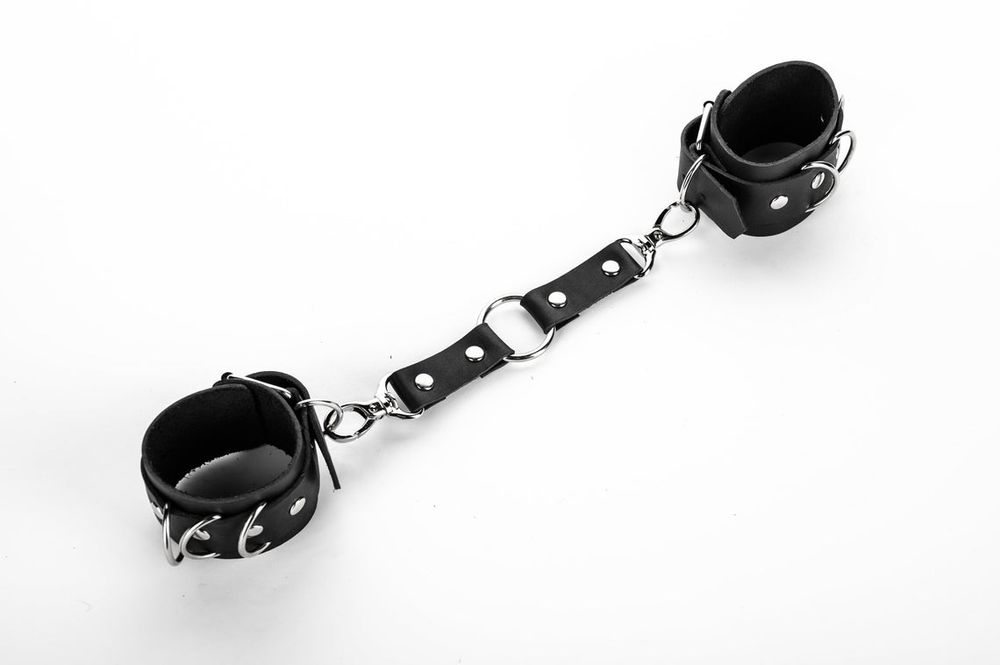 Шкіряні наручники з кільцем соединителем 450 450 фото